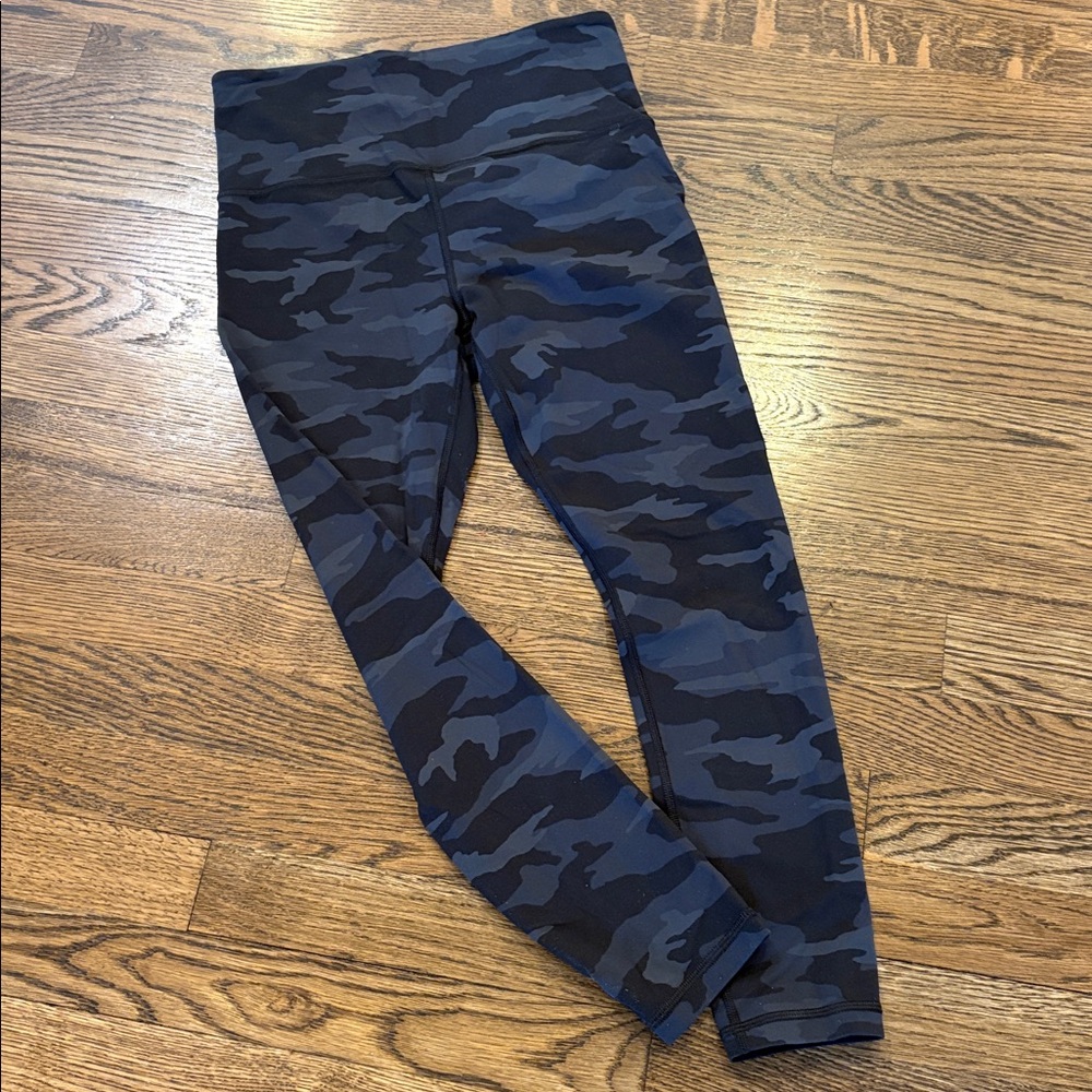 Athleta Elation Camo 7/8  Black and grey camo  Active Leggings, s